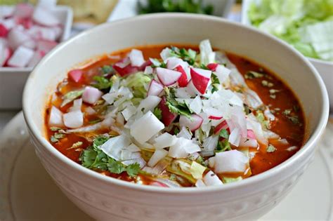  Pozole！ 一道充滿酸辣與鮮香的墨西哥湯品